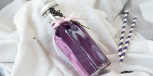 Beitragsbild des Blogbeitrags Lavendelsirup – fructosefrei 