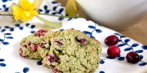 Beitragsbild des Blogbeitrags Cranberry Matcha Frühstückskekse 