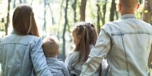 Beitragsbild des Blogbeitrags Warum wir unseren Kindern helfen, wenn wir in uns investieren