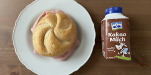 Beitragsbild des Blogbeitrags Wurstsemmel mit Kakao. Ja, ich bin schwanger.