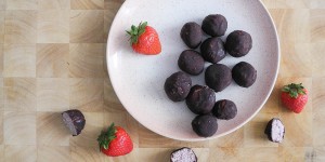 Beitragsbild des Blogbeitrags Clean Chocolate Strawberry Truffles 