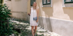 Beitragsbild des Blogbeitrags Sommerkleidchen vs. Sneakers