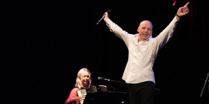 Beitragsbild des Blogbeitrags Martenstein liest, Clementi singt Zeitlieder – Kunstbox Seekirchen