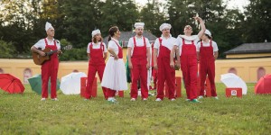 Beitragsbild des Blogbeitrags Singen wir das Beste draus – Salzburger Straßentheater