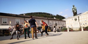 Beitragsbild des Blogbeitrags Carte Blanche – ein Experiment (ein Probenprozess) im öffentlichen Raum | cieLaroque & Szene Salzburg