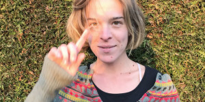 Beitragsbild des Blogbeitrags „Wenn unsere PolitikerInnen von ihren Bühnen Hass, Hetze, Ausgrenzung, Geiz und Konkurrenz predigen, dann muss die Kunst ein Gegengewicht bilden.“