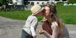 Beitragsbild des Blogbeitrags Für alle Einzelkindmamas, die sich fragen: Soll mein Kind Einzelkind bleiben oder ein Geschwisterchen bekommen? Oder besser: Will ich wirklich ein zweites Kind?