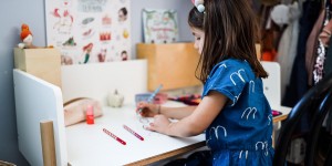 Beitragsbild des Blogbeitrags Im Herbst geht’s in die Schule: Almas Schreibtisch