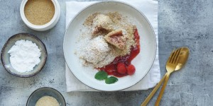 Beitragsbild des Blogbeitrags Erdbeerknödel aus Kartoffelteig: eine vegane Variante