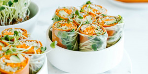 Beitragsbild des Blogbeitrags Sommerrollen mit Erdnusssauce