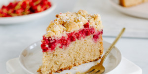 Beitragsbild des Blogbeitrags Ribiselkuchen mit Streusel