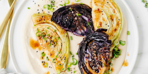 Beitragsbild des Blogbeitrags Krautsteaks mit Bohnencreme