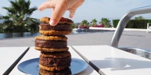 Beitragsbild des Blogbeitrags {Clean Eating} Chocolate Peanut Butter Cookie Wich – Gesundes Eiscreme Sandwich