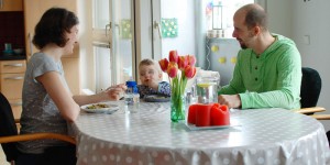Beitragsbild des Blogbeitrags Bei uns am Familientisch – und was Jesper Juul damit zu tun hat