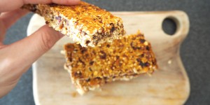 Beitragsbild des Blogbeitrags Müsliriegel mit frischen Äpfeln