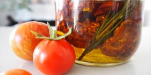 Beitragsbild des Blogbeitrags Tomaten trocknen im AirFryer