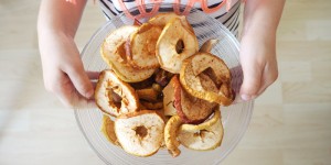 Beitragsbild des Blogbeitrags Apfelchips mit Chai-Küsschen