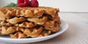 Beitragsbild des Blogbeitrags Zuckerfreie Bananenwaffeln 