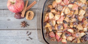 Beitragsbild des Blogbeitrags Bratapfelauflauf mit Honig-Karamell