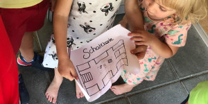 Beitragsbild des Blogbeitrags Schatzsuche zum Kindergeburtstag – Tipps und Ideen für drinnen und draußen