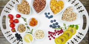 Beitragsbild des Blogbeitrags Ab sofort ohne tierische Erzeugnisse – vegane Ernährungspyramide zur Orientierung