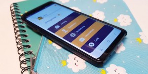 Beitragsbild des Blogbeitrags Achtung Happy – eine praktische App als Selfcare-Gehilfe