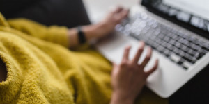 Beitragsbild des Blogbeitrags So kannst du Geld mit deinem Blog verdienen