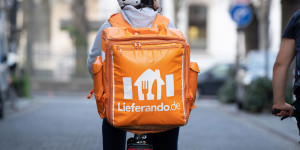 Beitragsbild des Blogbeitrags Lieferando.de bietet bestehenden und neuen Fahrern ab sofort unbefristete Verträge
