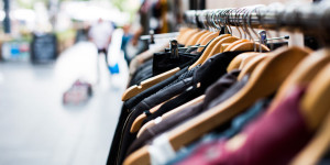 Beitragsbild des Blogbeitrags C&A bietet in Hamburg auch Second Hand Kleidung an
