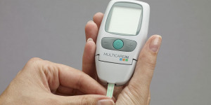 Beitragsbild des Blogbeitrags Experimenteller Sensor kann Blutzucker direkt auf der Haut messen 