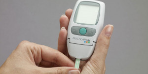 Beitragsbild des Blogbeitrags Experimenteller Sensor kann Blutzucker direkt auf der Haut messen