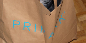 Beitragsbild des Blogbeitrags Primark, Action, Tedi & Co: Mein ewiger Zwiespalt mit Billigläden