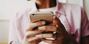 Beitragsbild des Blogbeitrags Digital Detoxing – warum auch du mal dein Smartphone weglegen solltest