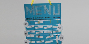 Beitragsbild des Blogbeitrags Kochplan DIY zum Aufhängen für die Küche