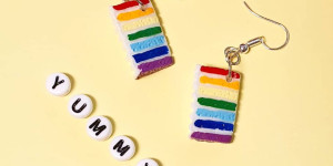 Beitragsbild des Blogbeitrags Schmuck auf Reisen mitnehmen – ohne Verknotungen!