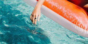 Beitragsbild des Blogbeitrags Nachhaltige Pools für umweltfreundliches Schwimmen