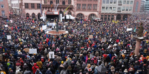 Beitragsbild des Blogbeitrags Hunderttausende demonstrieren in Deutschland gegen Rechtsextremismus