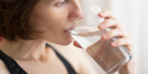 Beitragsbild des Blogbeitrags So gelingt es, mehr Wasser zu trinken 