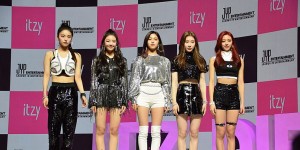 Beitragsbild des Blogbeitrags ITZY gibt offiziellen Fandom Namen bekannt