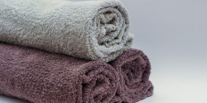 Beitragsbild des Blogbeitrags Sollte man Handtücher zum Gesicht abtrocken nutzen?