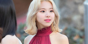 Beitragsbild des Blogbeitrags TWICEs Chaeyoung soll Tattoo-Artist daten, Agentur gibt Kommentar ab