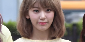 Beitragsbild des Blogbeitrags Gerüchteküche: Miyawaki Sakura (von IZ*ONE) soll bei Big Hit unterzeichnen 