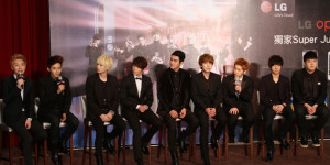 Beitragsbild des Blogbeitrags Shortnews: Alle neun aktiven Member von Super Junior werden bei “Yoo Heeyeols Sketchbook” zu Gast sein – erstmals seit elf Jahren in der ganzen Truppe!