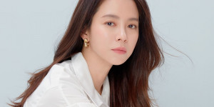 Beitragsbild des Blogbeitrags Song Jihyo hat anlässlich ihres 21. Karrierejubiläums an Bedürftige gespendet 