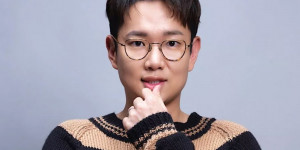 Beitragsbild des Blogbeitrags Moderator & Entertainer Jang Sungkyu wurde positiv auf Covid-19 getestet