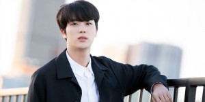 Beitragsbild des Blogbeitrags BTS‘ Jin muss seine nächsten Auftritte in Las Vegas anpassen & einschränken