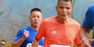 Beitragsbild des Blogbeitrags Uncle Chen: Der Kettenrauchende Marathonläufer aus China 