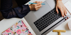 Beitragsbild des Blogbeitrags Blogger finden für eine Zusammenarbeit (Ratgeber für Unternehmen & Blogger Relations)