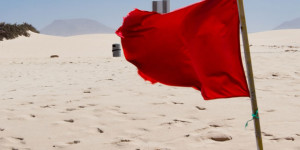 Beitragsbild des Blogbeitrags Red Flags im Kundenkontakt – Finger weg, wenn diese Aussagen fallen