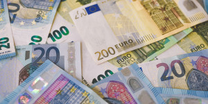 Beitragsbild des Blogbeitrags Wie viel Geld kann man mit Bloggen verdienen?